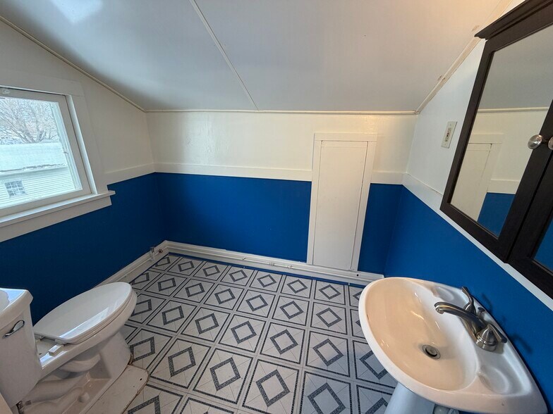 Building Photo - 44 Lebanon Ave