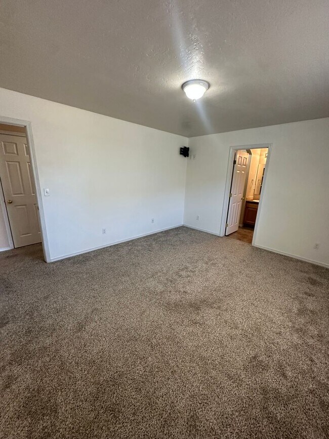 Building Photo - 3 bedroom 2 bath home in beautiful Meridian neighborhood!