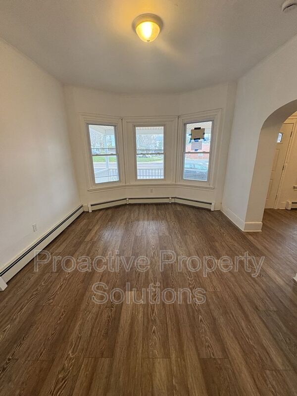 Building Photo - 415 S Main Ave