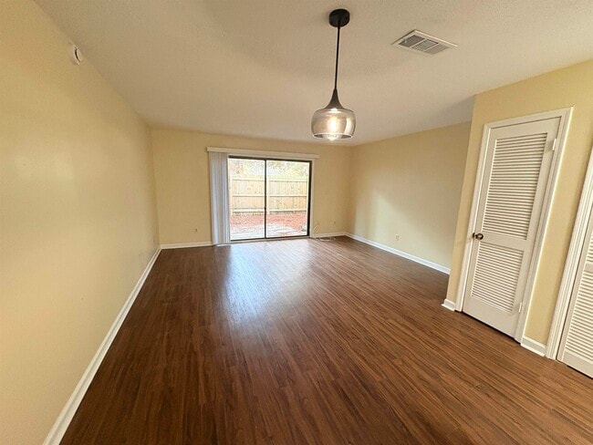 Building Photo - 3701 Donovan Dr