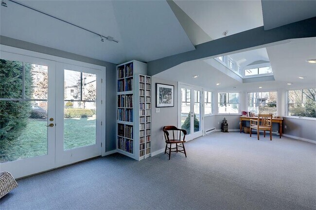 Building Photo - 37 Barnes St