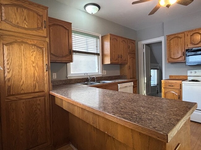 Building Photo - Super Cute 4BR/1 BA Single-Family Home in a Great St. Paul Neighborhood!
