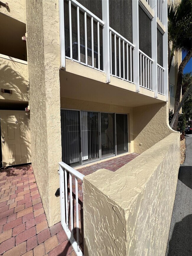 Building Photo - 2797 NE 51st St