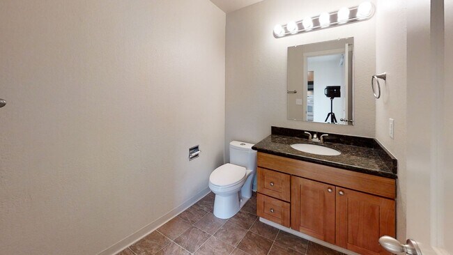 Building Photo - 1722 C Pl SE