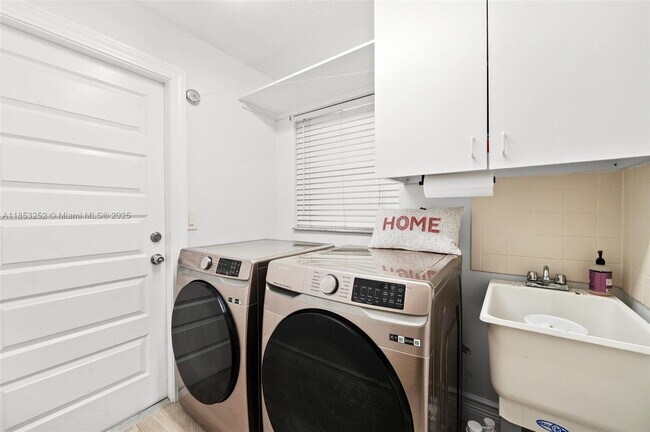 Building Photo - 765 Bayside Ln