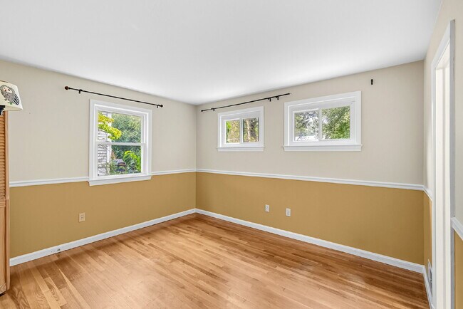 Building Photo - Convenient, Spacious and Affordable 4BR ho...