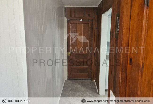 Building Photo - 2871 Fairhill Dr