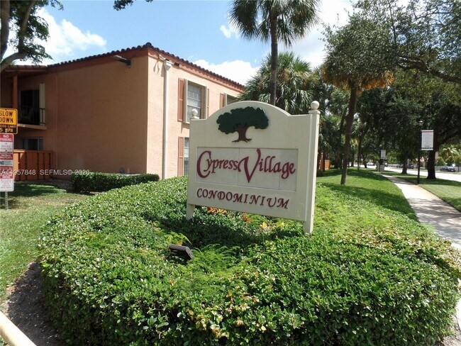 Building Photo - 7225 Miami Lakes Dr