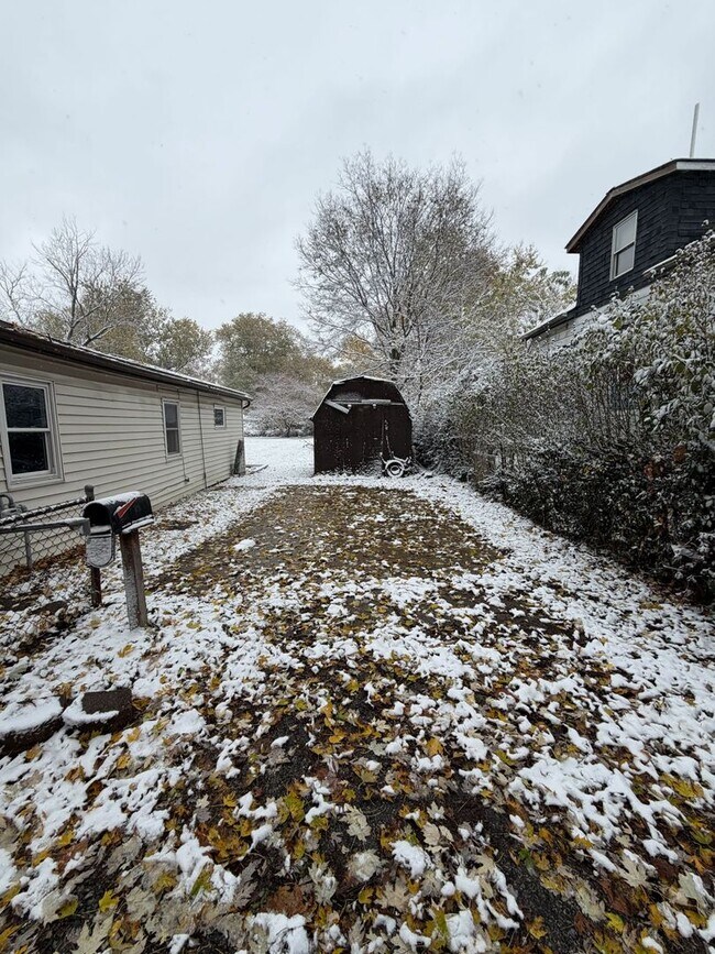 Building Photo - Freshly Renovated Home in Convenient Location!