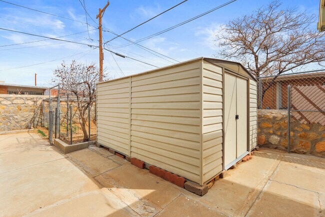 Building Photo - 5201 Cornell Ave