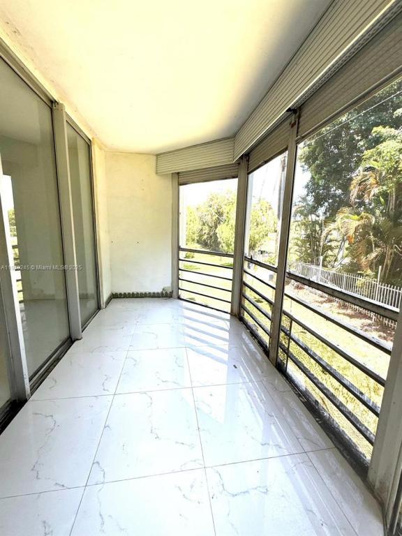 Building Photo - 1401 NE 191st St