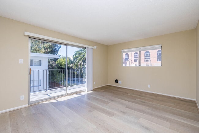 Building Photo - 345 MacArthur