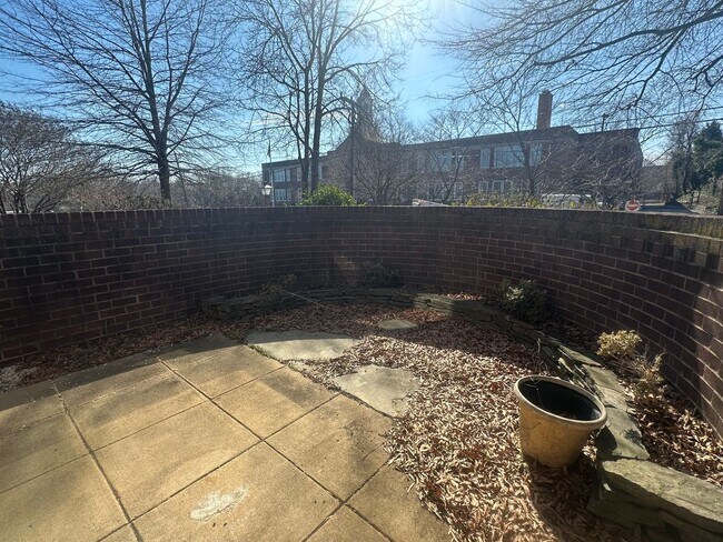 Building Photo - 801 S Pitt St