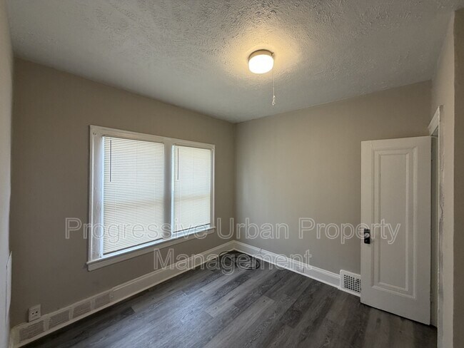 Building Photo - 3346 E 134th St