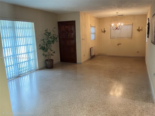 Building Photo - 2641 SW 117th Ct
