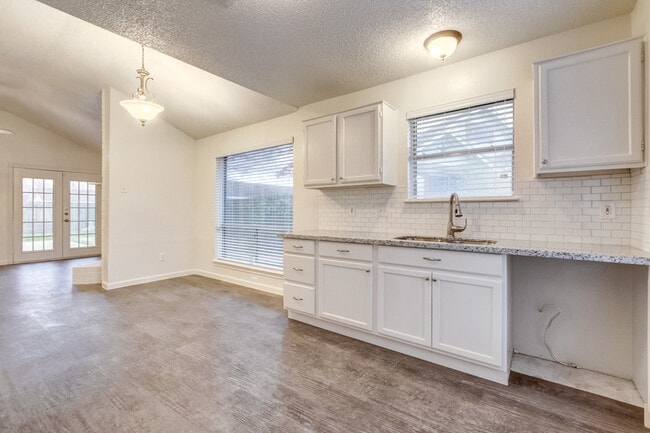 Building Photo - Charming 2 Bedroom Home in La Porte, TX