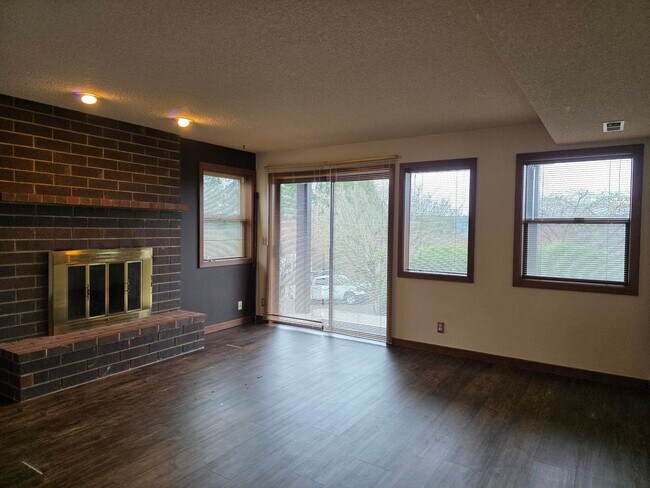 Building Photo - 4 Bedroom Poulsbo Home