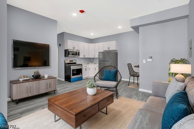 Building Photo - 155 Clifton Ave