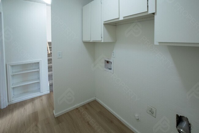 Building Photo - Single Family Home for Rent in Rifle