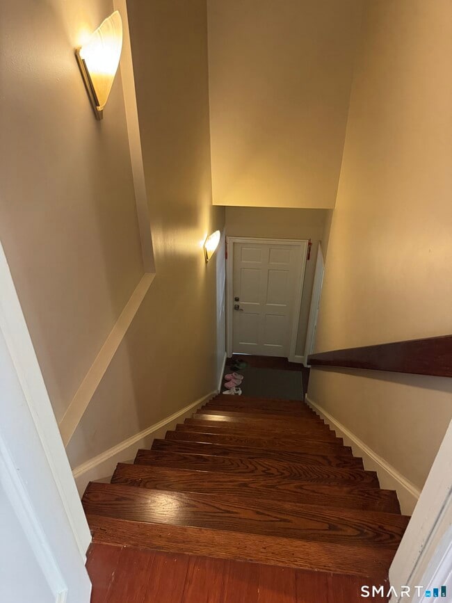 Building Photo - 108 Comstock Hill Ave