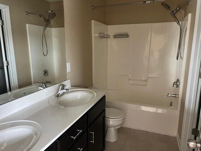 Building Photo - 4472 Middletown Dr
