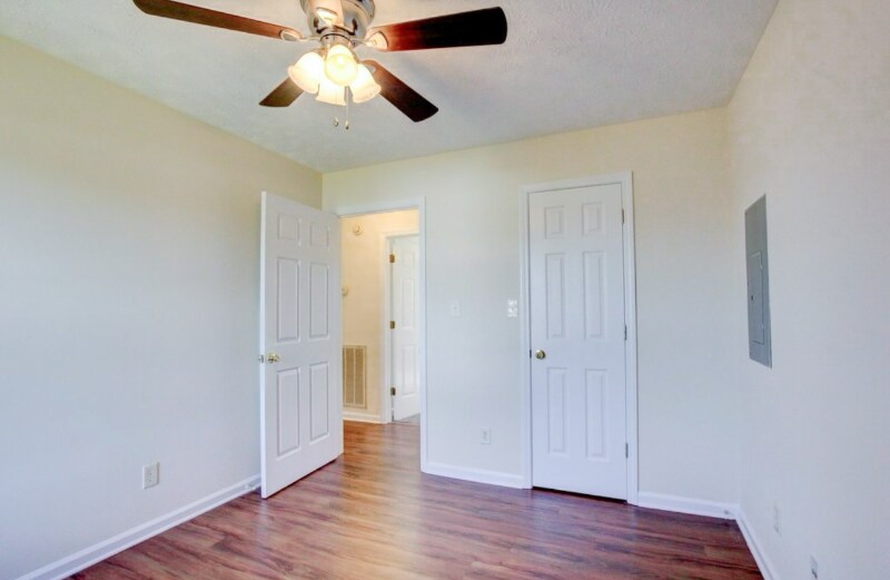 Building Photo - 1065 Bobcat Dr