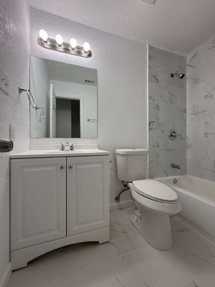 Building Photo - 1015 Arrowhead Trail