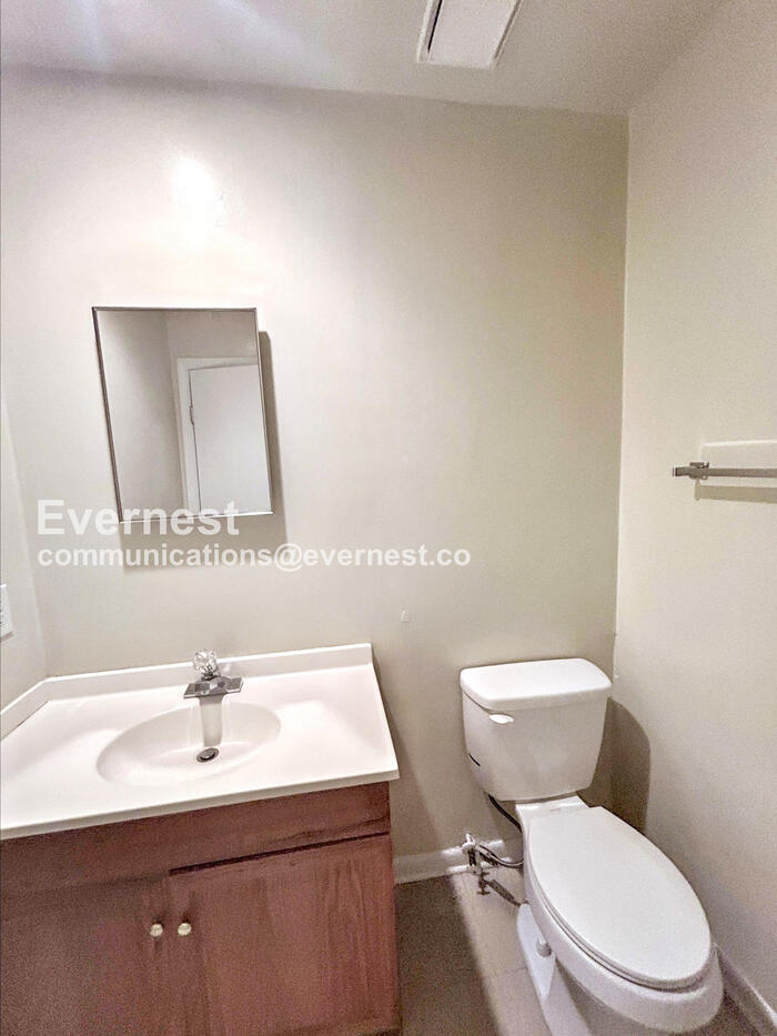 Building Photo - 3821 Staffordshire Ln