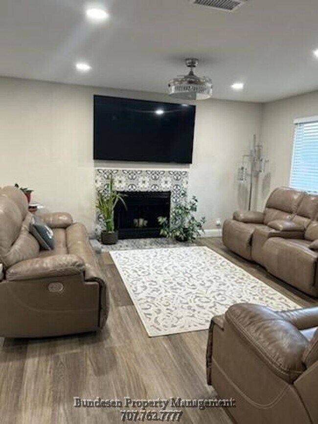 Building Photo - Open House July 5, 2026 11:00-1:00