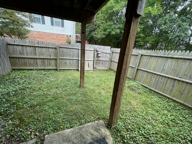 Building Photo - 15039 Cherrywood Dr