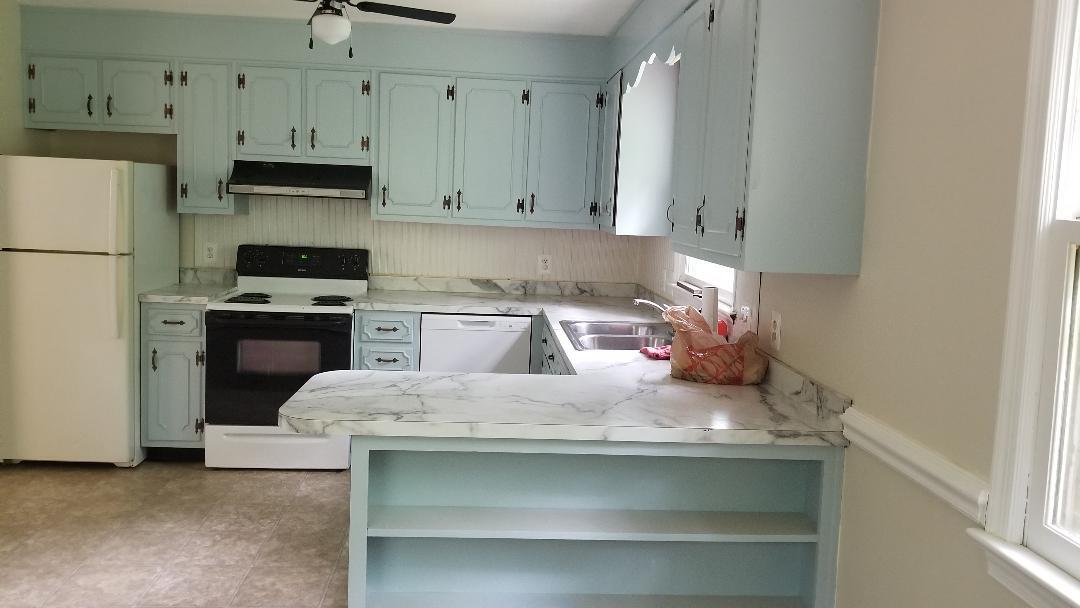 Kitchen - 439 Ridgemore St