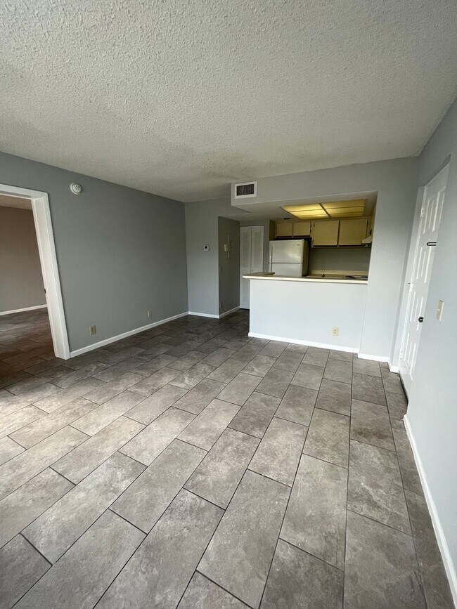 Building Photo - ONE BEDROOM ONE BATHROOM! WATERFRONT COMMU...