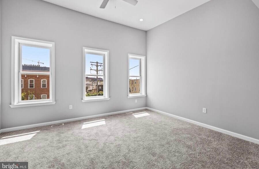 Building Photo - 1704 E Chase St