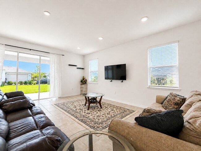 Building Photo - Experience modern & expansive living in this corner-lot 5Bedrooms/3.5Bath home at Ocala!