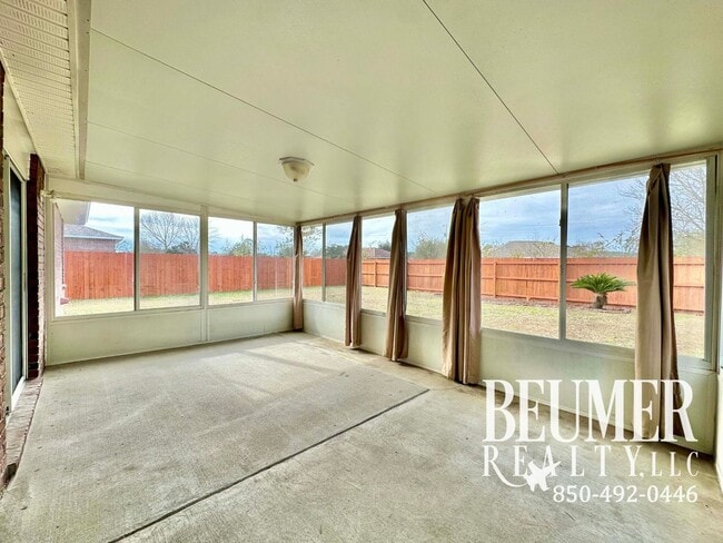 Building Photo - 2026 Coral Reef Rd