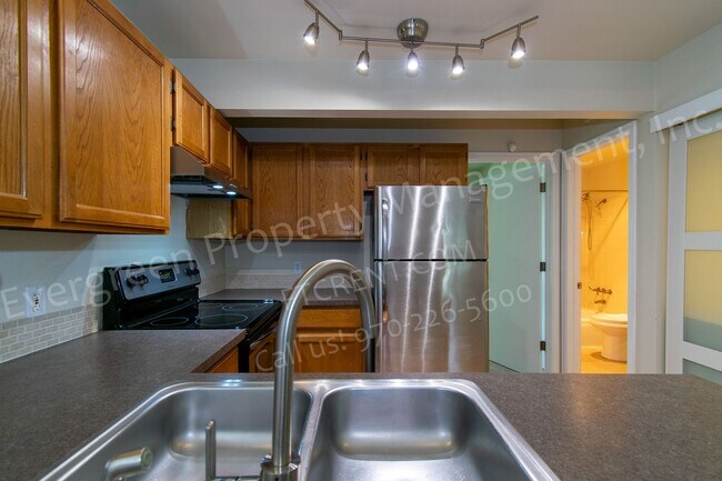 Building Photo - 3565 Windmill Dr