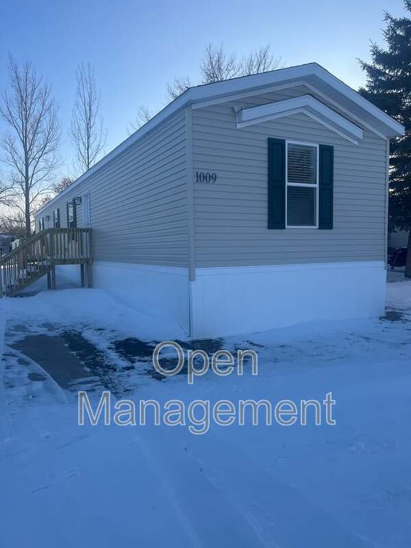 Building Photo - 825 1st Ave E