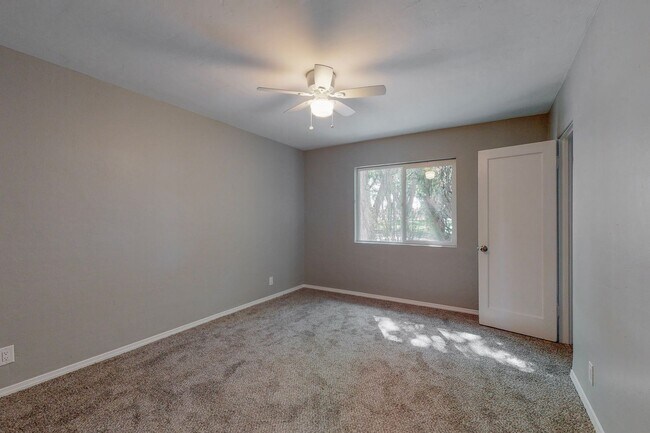 Building Photo - UPTOWN RENOVATED 3 Bedroom 2 Bath with garage