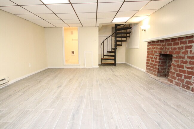 Building Photo - 13th & Pine, Washington Sq West, Bright 1B...