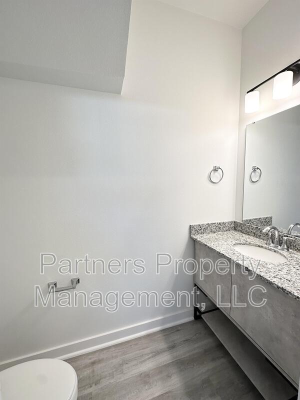 Building Photo - 1070 Boardwalk Ave