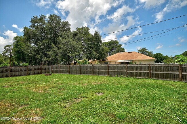 Building Photo - 1673 Talbott St