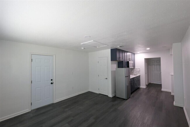 Building Photo - 1500 Laurel Cir