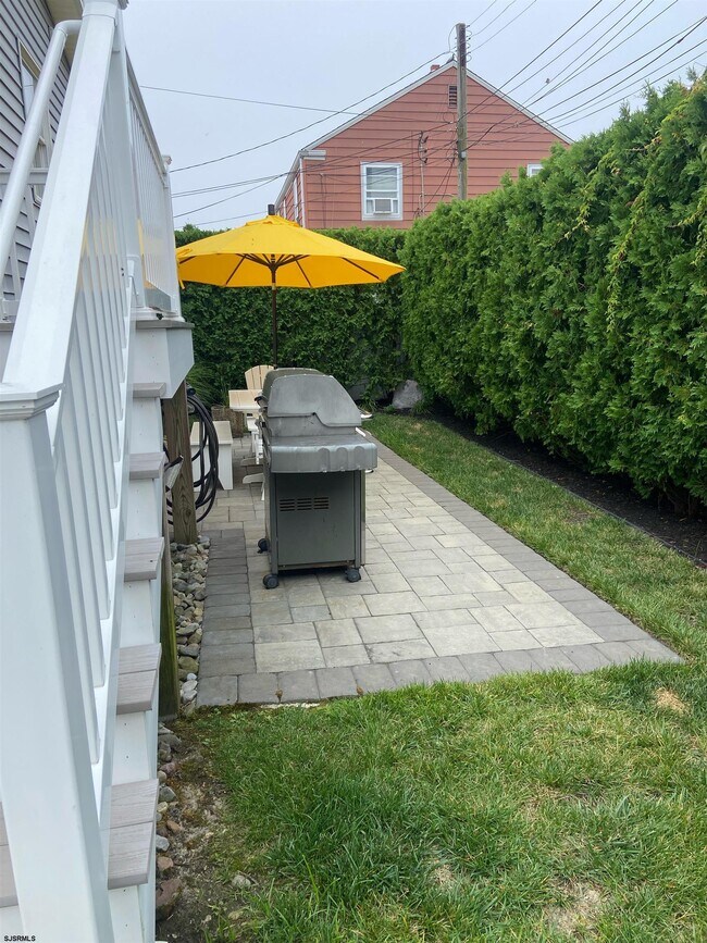 Building Photo - 9103 Amherst Ave