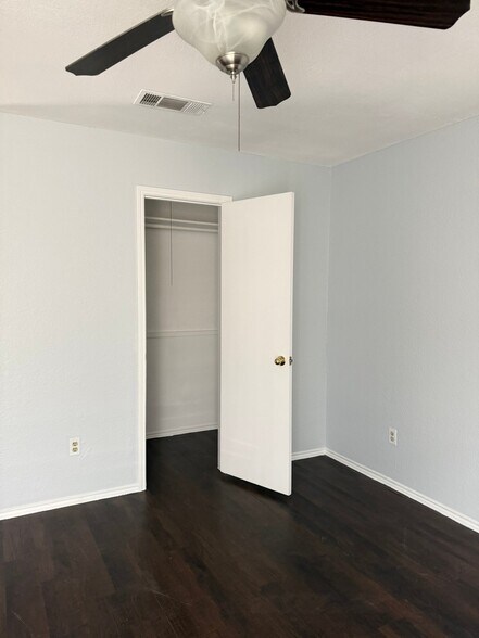 Building Photo - 304 Gregory Ln