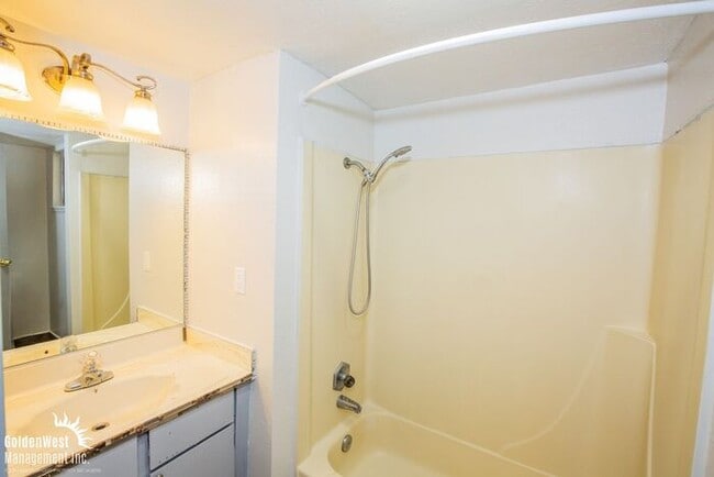Building Photo - Cozy 2Bdm 2Ba Apartment near UNLV!
