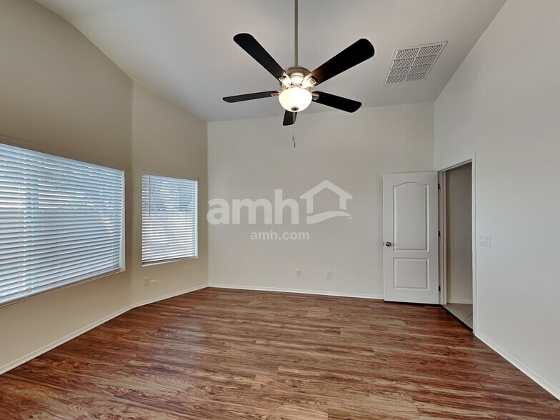 Building Photo - 7884 W Mural Hill Dr