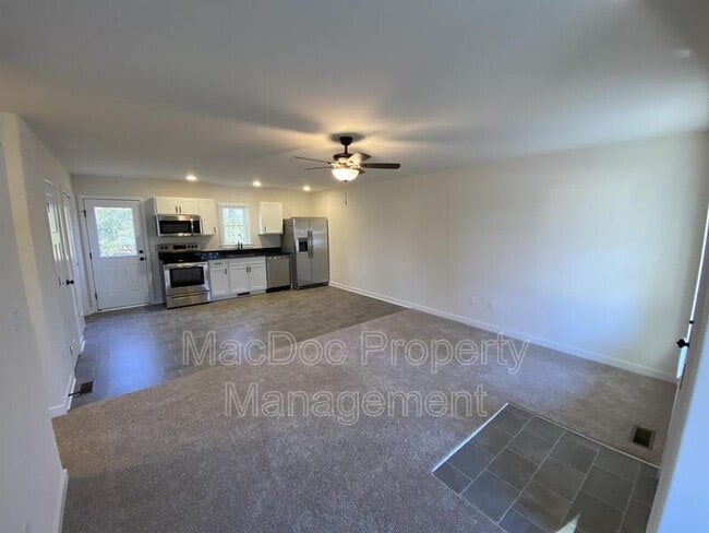 Building Photo - 170 Forest Grove Rd