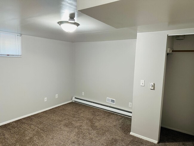 Building Photo - 4+ bedroom, 2 bath with Hot Tub, Fenced Yard and Garage