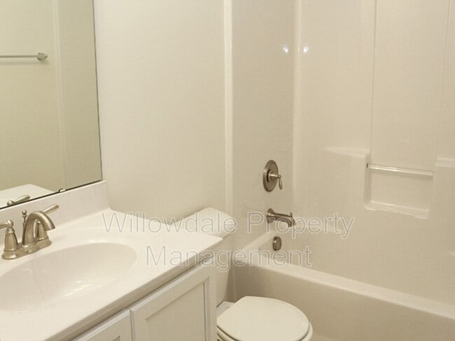 Building Photo - 326 Duchart Lane