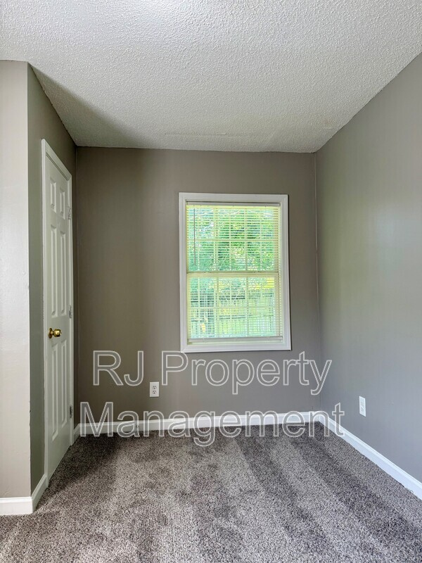 Building Photo - 3397 Farmville Rd